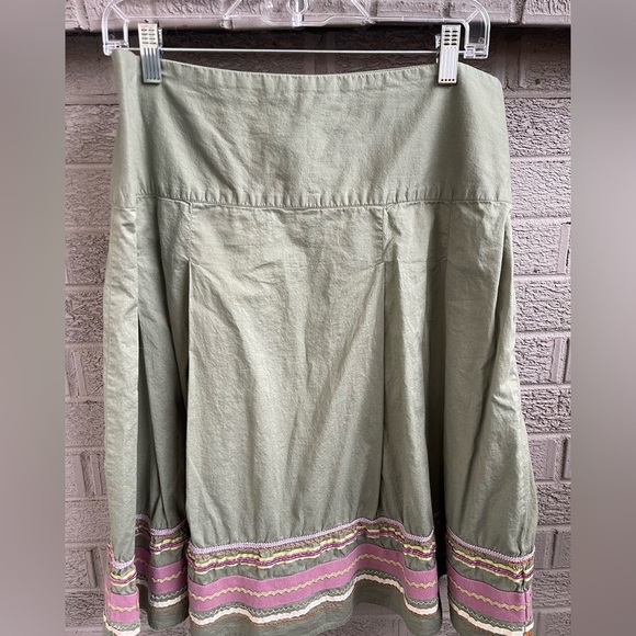 Merona Green Skirt with Bric-brac Detail- size 14 - Picture 2 of 6